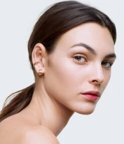 CHANEL N°1 De CHANEL REVITALISIERENDE AUGENCREME GEGEN AUGENSCHATTEN UND SCHWELLUNGEN - GLÄTTET -Pflegemittel Geschäft chanel n 1 de chanel augencreme 15 g 3145891406405 visual2