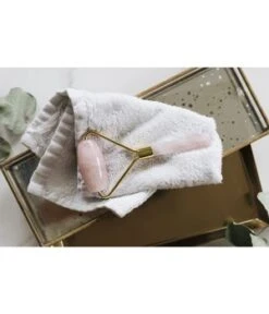 YÙ BEAUTY Rosenquarz Face Roller 10cm Gesicht Roll-On -Pflegemittel Geschäft yu beauty rosenquarz face roller 10cm gesicht roll on 1 stk 729389522346 visual2