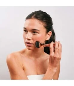 Zoë Ayla 3-Piece Microneedling Dermaroller -Pflegemittel Geschäft zoe ayla 3 piece microneedling dermaroller 1 stk 0686012018204 detail